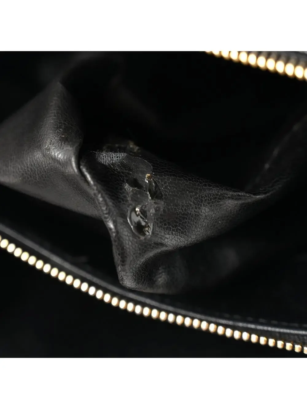 CHANEL indulge timeless